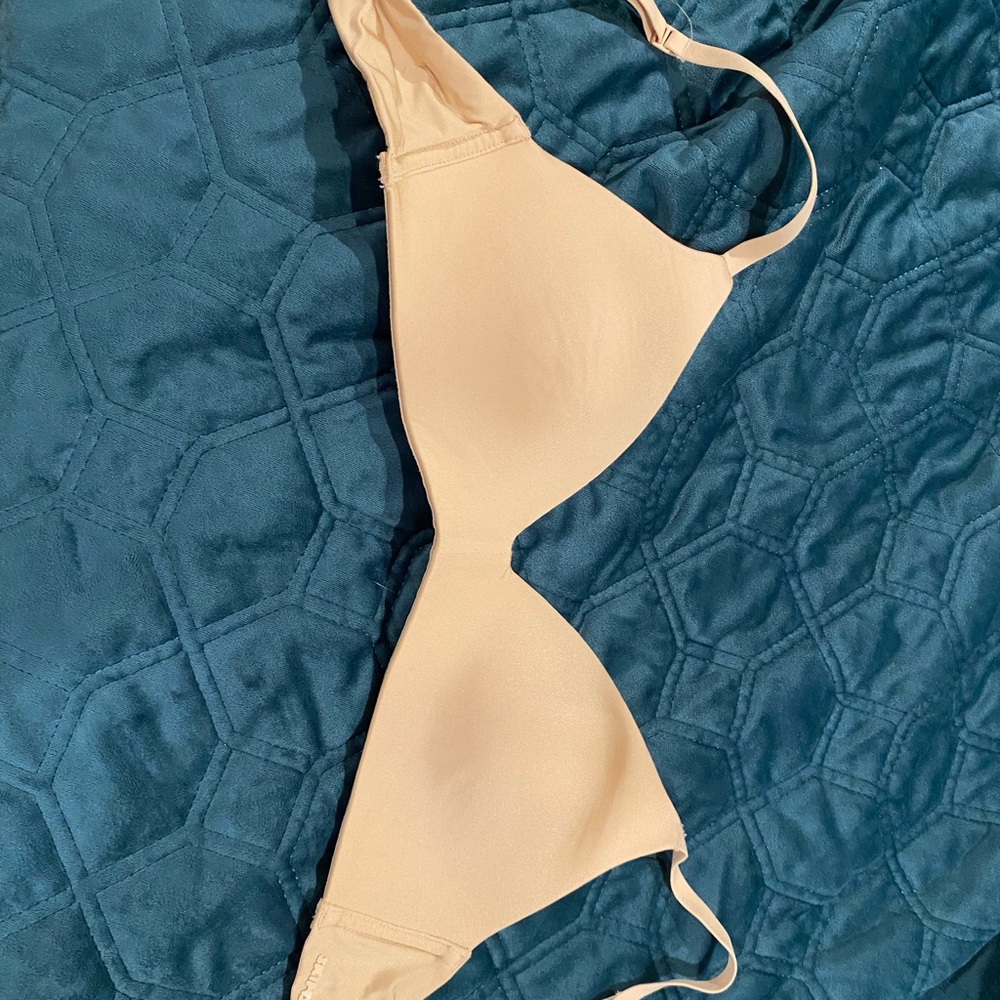 SKIMS Cream Triangle Bra 34A like new